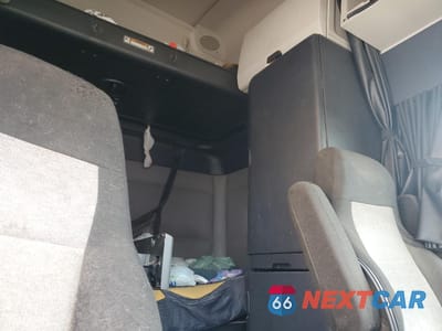 Zdjęcie 6 z 10 samochodu: 2018 FREIGHTLINER CASCADIA 126 SEMI TRUCK VIN:3AKJHHDR0JSJN4757 - miniatura
