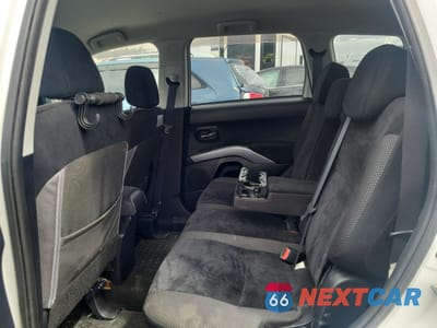 Zdjęcie 11 z 13 samochodu: 2010 MITSUBISHI OUTLANDER XLS VIN:JA4JT3AX1AZ601711 - miniatura