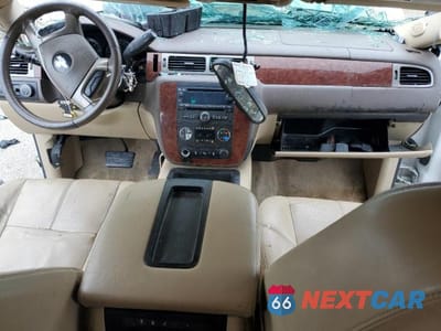 Zdjęcie 8 z 13 samochodu: 2013 CHEVROLET SUBURBAN K1500 LT VIN:1GNSKJE73DR106806 - miniatura