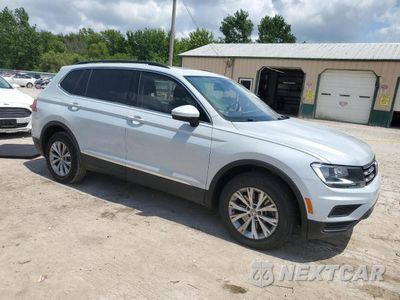 Czwarte zdjęcie samochodu z boku: 2018 VOLKSWAGEN TIGUAN SE VIN:3VV2B7AX7JM107215 - miniatura