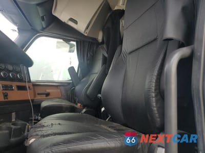 Zdjęcie 6 z 10 samochodu: 2020 FREIGHTLINER CASCADIA 116 VIN:1FVAHNDV6LLKY5942 - miniatura