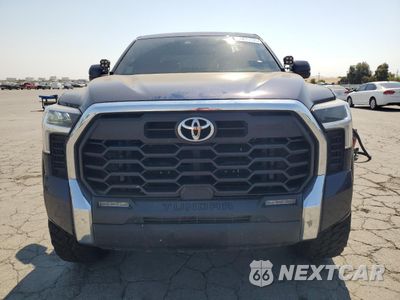 Piąte zdjęcie samochodu w środku: 2022 TOYOTA TUNDRA CREWMAX SR VIN:5TFLA5DB5NX021217 - miniatura