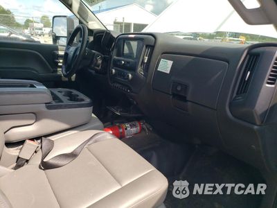 Zdjęcie 8 z 12 samochodu: 2018 CHEVROLET SILVERADO K2500 HEAVY DUTY VIN:1GC2KUEG2JZ192552 - miniatura