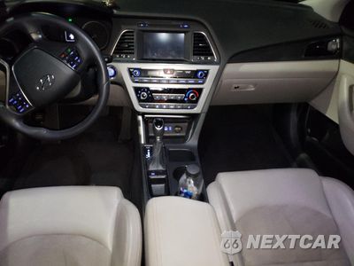Zdjęcie 8 z 12 samochodu: 2017 HYUNDAI SONATA SPORT VIN:5NPE34AF7HH513395 - miniatura