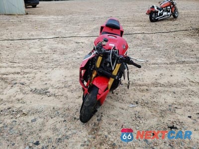 Drugie zdjęcie samochodu z przodu: 2018 HONDA CBR600 RR VIN:JH2PC40J6JK400342 - miniatura