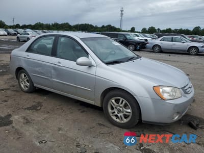 Czwarte zdjęcie samochodu z boku: 2005 KIA SPECTRA LX VIN:KNAFE121555100500 - miniatura