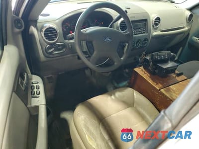 Zdjęcie 8 z 13 samochodu: 2004 FORD EXPEDITION XLT VIN:1FMPU16LX4LA81230 - miniatura