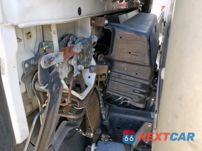 Zdjęcie 12 z 14 samochodu: 2011 ISUZU NPR VIN:JALC4W161B7000993 - miniatura