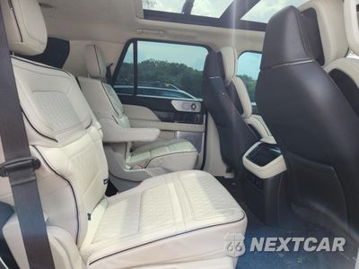 Zdjęcie 11 z 15 samochodu: 2023 LINCOLN NAVIGATOR BLACK LABEL VIN:5LMJJ2TG1PEL15532 - miniatura
