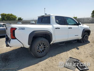 Trzecie zdjęcie samochodu z tyłu: 2024 TOYOTA TACOMA DOUBLE CAB VIN:3TYLC5LN1RT011824 - miniatura