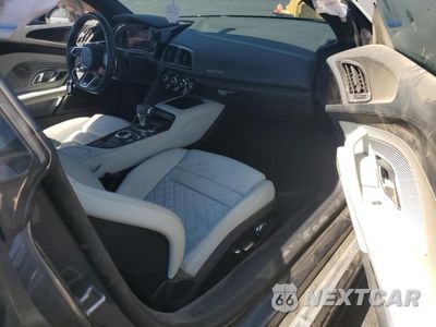 Zdjęcie 8 z 12 samochodu: 2021 AUDI R8 VIN:WUAKBAFX5M7901345 - miniatura