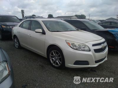 Czwarte zdjęcie samochodu z boku: 2013 CHEVROLET MALIBU 1LT VIN:1G11D5RR7DF117464 - miniatura