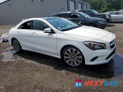 Czwarte zdjęcie samochodu z boku: 2019 MERCEDES-BENZ CLA 250 4MATIC VIN:WDDSJ4GBXKN774868 - miniatura