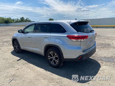 Trzecie zdjęcie samochodu z tyłu: 2018 TOYOTA HIGHLANDER LE VIN:5TDBZRFH4JS499433 - miniatura