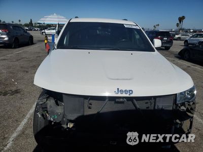 Piąte zdjęcie samochodu w środku: 2020 JEEP GRAND CHEROKEE LAREDO VIN:1C4RJEAG7LC181579 - miniatura