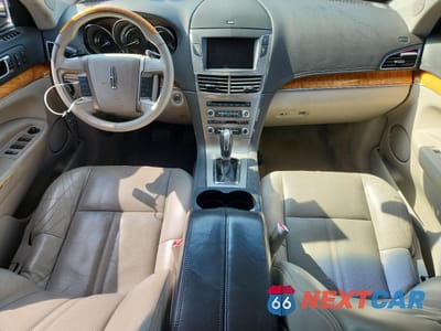 Zdjęcie 8 z 13 samochodu: 2010 LINCOLN MKT VIN:2LMHJ5AT6ABJ26658 - miniatura