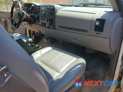 Zdjęcie 8 z 12 samochodu: 2014 CHEVROLET SILVERADO C3500 VIN:1GB3CZCG5EF156738 - miniatura