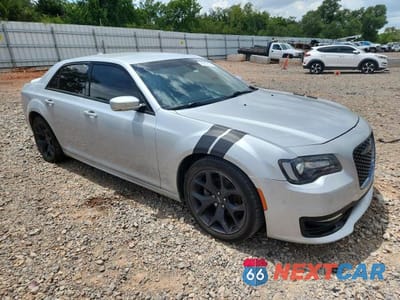 Czwarte zdjęcie samochodu z boku: 2021 CHRYSLER 300C VIN:2C3CCABG1MH660638 - miniatura