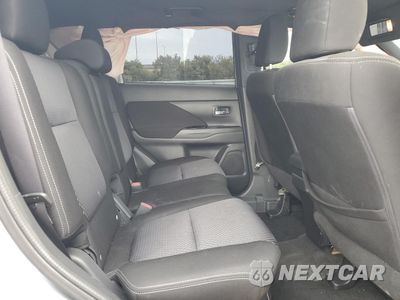 Zdjęcie 11 z 15 samochodu: 2018 MITSUBISHI OUTLANDER SE VIN:JA4AD3A39JZ018913 - miniatura