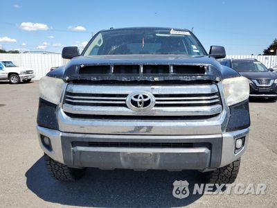 Piąte zdjęcie samochodu w środku: 2016 TOYOTA TUNDRA CREWMAX SR5 VIN:5TFEM5F15GX107733 - miniatura