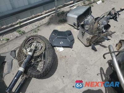 Zdjęcie 8 z 9 samochodu: 2011 BMW R1200 GS ADVENTURE VIN:WB1048004BZX66568 - miniatura