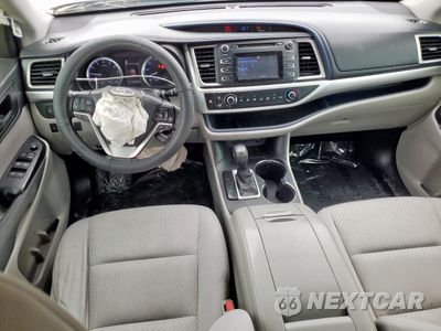 Zdjęcie 8 z 14 samochodu: 2017 TOYOTA HIGHLANDER LE VIN:5TDZARFHXHS026779 - miniatura