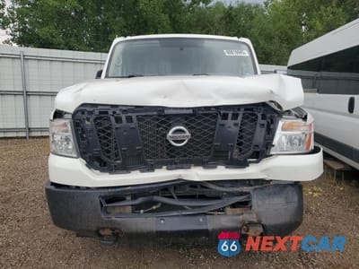 Piąte zdjęcie samochodu w środku: 2018 NISSAN NV 2500 S VIN:1N6AF0KY6JN814970 - miniatura