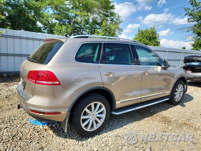 Trzecie zdjęcie samochodu z tyłu: 2016 VOLKSWAGEN TOUAREG SPORT VIN:WVGEF9BP8GD003925 - miniatura