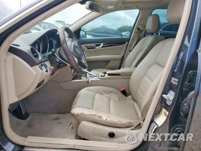 Zdjęcie 7 z 12 samochodu: 2012 MERCEDES-BENZ C 250 VIN:WDDGF4HB9CA609294 - miniatura