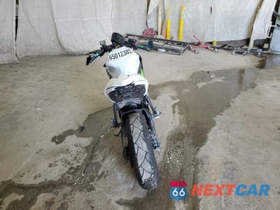 Czwarte zdjęcie samochodu z boku: 2017 KAWASAKI ER650 H VIN:JKAEREH15HDA01233 - miniatura