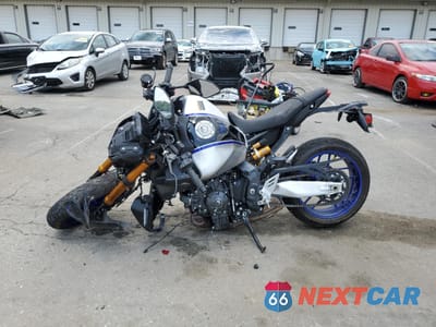 Trzecie zdjęcie samochodu z tyłu: 2023 YAMAHA MT09 D VIN:JYARN72E8PA001911 - miniatura