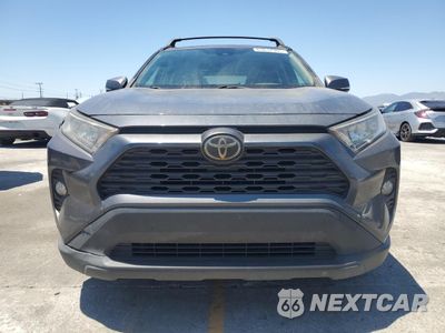 Piąte zdjęcie samochodu w środku: 2019 TOYOTA RAV4 XLE VIN:JTMW1RFV0KD014944 - miniatura