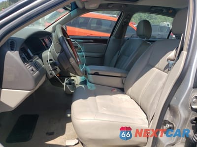 Zdjęcie 7 z 12 samochodu: 2007 LINCOLN TOWN CAR SIGNATURE LIMITED VIN:1LNHM82V67Y626240 - miniatura