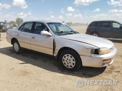 Czwarte zdjęcie samochodu z boku: 1996 TOYOTA CAMRY DX VIN:JT2BG12K3T0418235 - miniatura