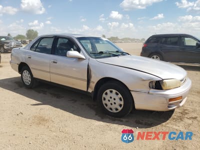 Czwarte zdjęcie samochodu z boku: 1996 TOYOTA CAMRY DX VIN:JT2BG12K3T0418235 - miniatura