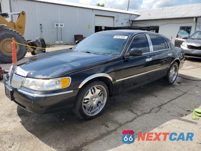 2000 LINCOLN TOWN CAR SIGNATURE 1LNHM82W1YY914712 - główne zdjęcie licytacji z USA - miniatura
