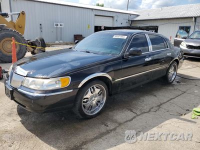 2000 LINCOLN TOWN CAR SIGNATURE 1LNHM82W1YY914712 - główne zdjęcie licytacji z USA - miniatura