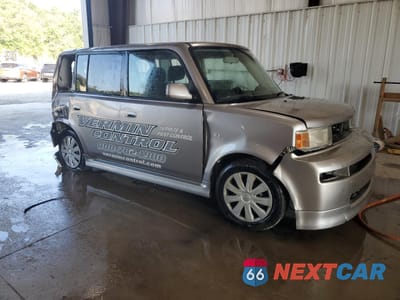 Czwarte zdjęcie samochodu z boku: 2005 TOYOTA SCION XB VIN:JTLKT324550178614 - miniatura