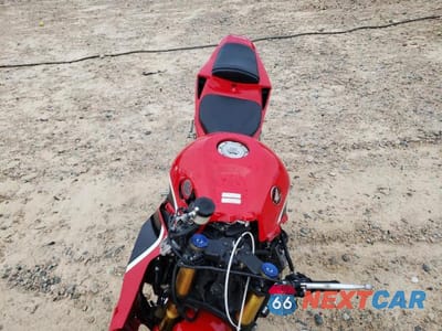Piąte zdjęcie samochodu w środku: 2018 HONDA CBR600 RR VIN:JH2PC40J6JK400342 - miniatura