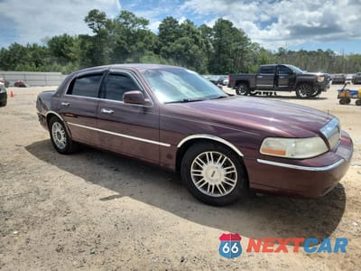 Czwarte zdjęcie samochodu z boku: 2008 LINCOLN TOWN CAR SIGNATURE LIMITED VIN:2LNHM82V68X635165 - miniatura