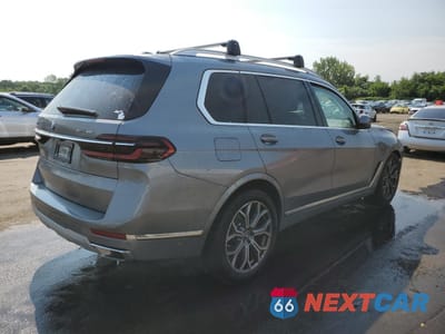 Trzecie zdjęcie samochodu z tyłu: 2025 BMW X7 XDRIVE40I VIN:5UX23EM04S9Z36515 - miniatura