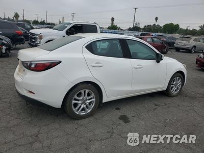 Trzecie zdjęcie samochodu z tyłu: 2017 TOYOTA YARIS IA VIN:3MYDLBYV2HY148979 - miniatura