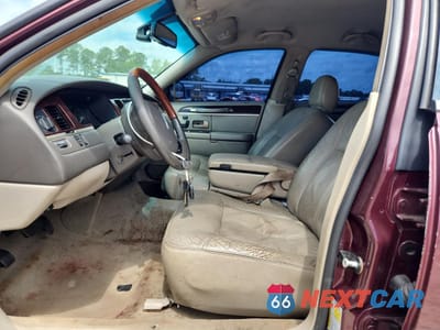 Zdjęcie 7 z 15 samochodu: 2008 LINCOLN TOWN CAR SIGNATURE LIMITED VIN:2LNHM82V68X635165 - miniatura