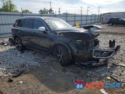 Czwarte zdjęcie samochodu z boku: 2017 VOLVO XC90 T6 VIN:YV4A22PM4H1137559 - miniatura