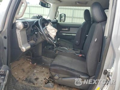 Zdjęcie 7 z 13 samochodu: 2014 TOYOTA FJ CRUISER VIN:JTEBU4BF3EK183441 - miniatura