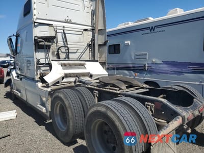 Trzecie zdjęcie samochodu z tyłu: 2015 VOLVO VN VNL VIN:4V4NC9EH8FN179694 - miniatura