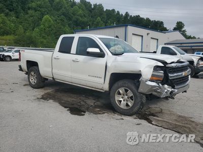 Czwarte zdjęcie samochodu z boku: 2018 CHEVROLET SILVERADO K1500 LT VIN:1GCVKREC9JZ194452 - miniatura