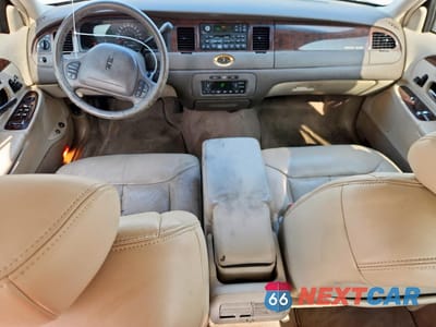 Zdjęcie 8 z 12 samochodu: 1999 LINCOLN TOWN CAR CARTIER VIN:1LNHM83W0XY607285 - miniatura