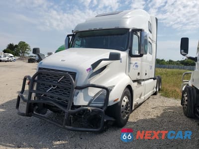 Drugie zdjęcie samochodu z przodu: 2023 VOLVO VNL SEMI TRUCK VIN:4V4NC9EH7PN622502 - miniatura