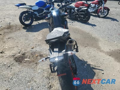 Czwarte zdjęcie samochodu z boku: 2023 KTM 890 DUKE R VIN:VBKTU9403PM857690 - miniatura